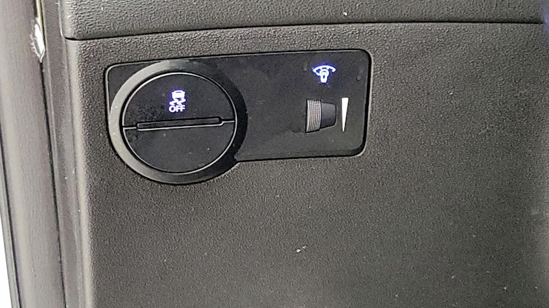 2014 Hyundai Genesis Premium 13
