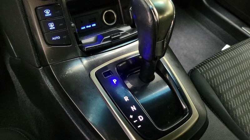 2014 Hyundai Genesis Premium 16
