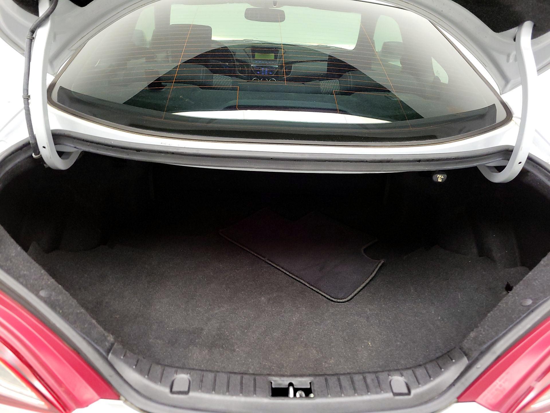 Thumbnail: 2014 Hyundai Genesis - 19