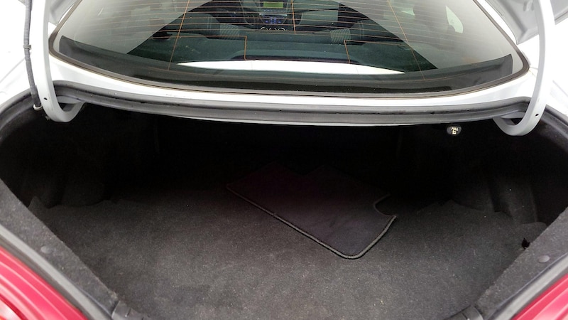 2014 Hyundai Genesis Premium 19