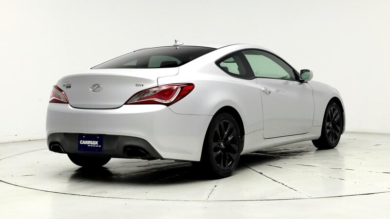 2014 Hyundai Genesis Premium 8