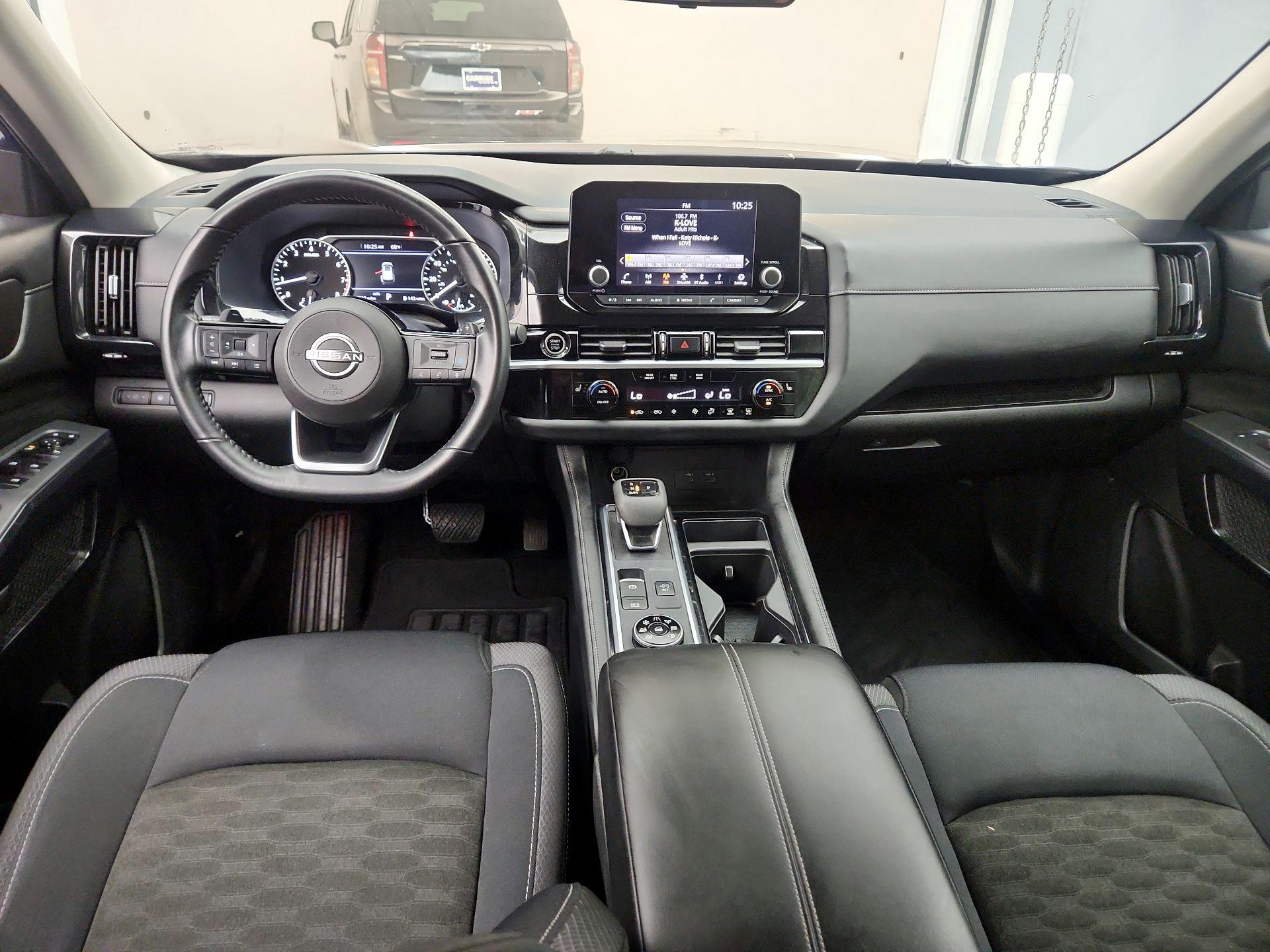 Thumbnail: 2023 Nissan Pathfinder - 9