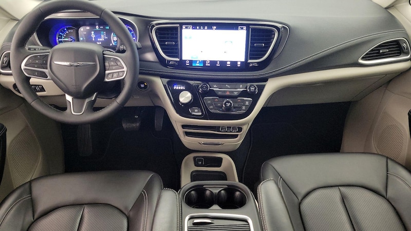 2023 Chrysler Pacifica Hybrid Touring L 9