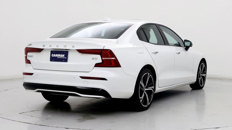 2024 Volvo S60 B5 Core 8