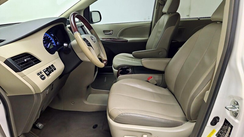 2013 Toyota Sienna Limited 11