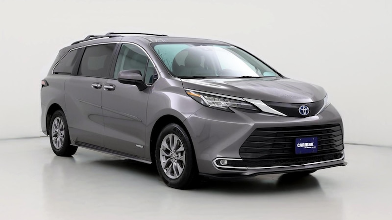 2021 Toyota Sienna XLE Hero Image