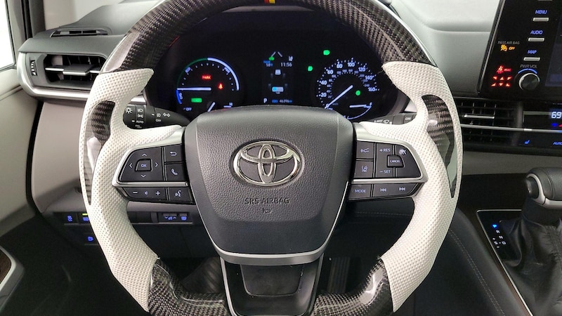 2021 Toyota Sienna XLE 10