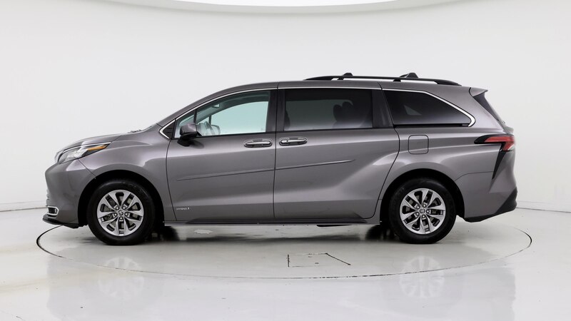 2021 Toyota Sienna XLE 3