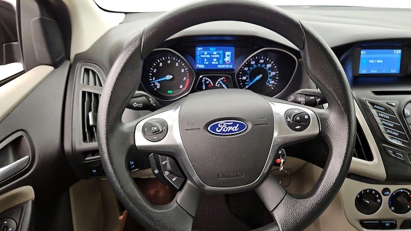 2014 Ford Focus SE 10