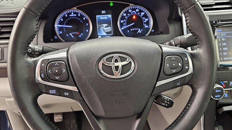 2016 Toyota Camry XLE 10