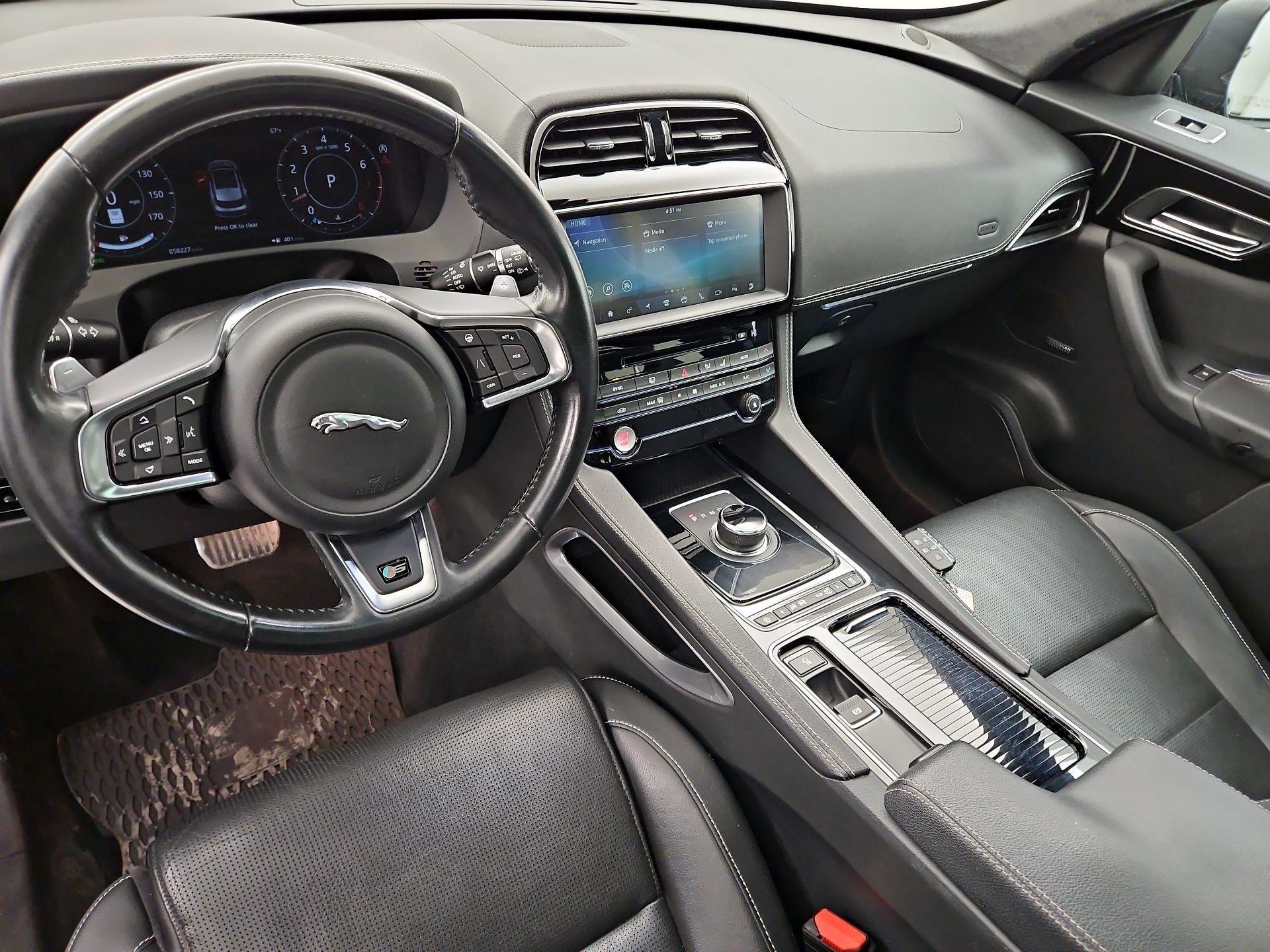 Thumbnail: 2019 Jaguar F-Pace - 9
