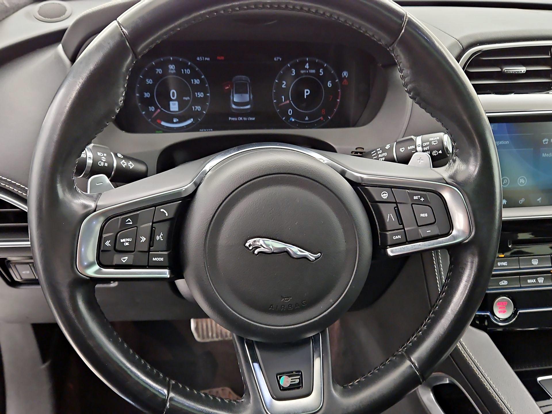 Thumbnail: 2019 Jaguar F-Pace - 10