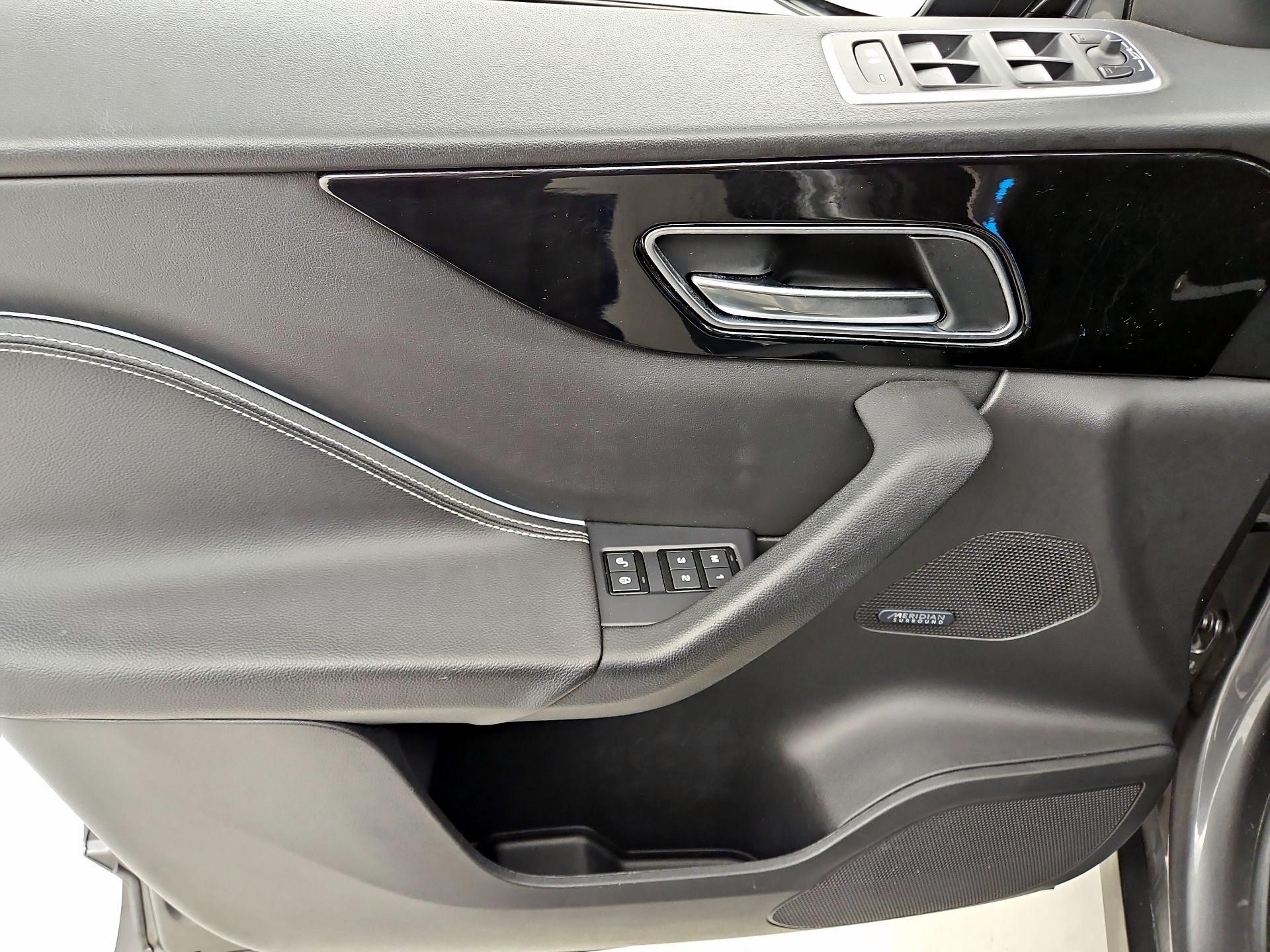Thumbnail: 2019 Jaguar F-Pace - 12
