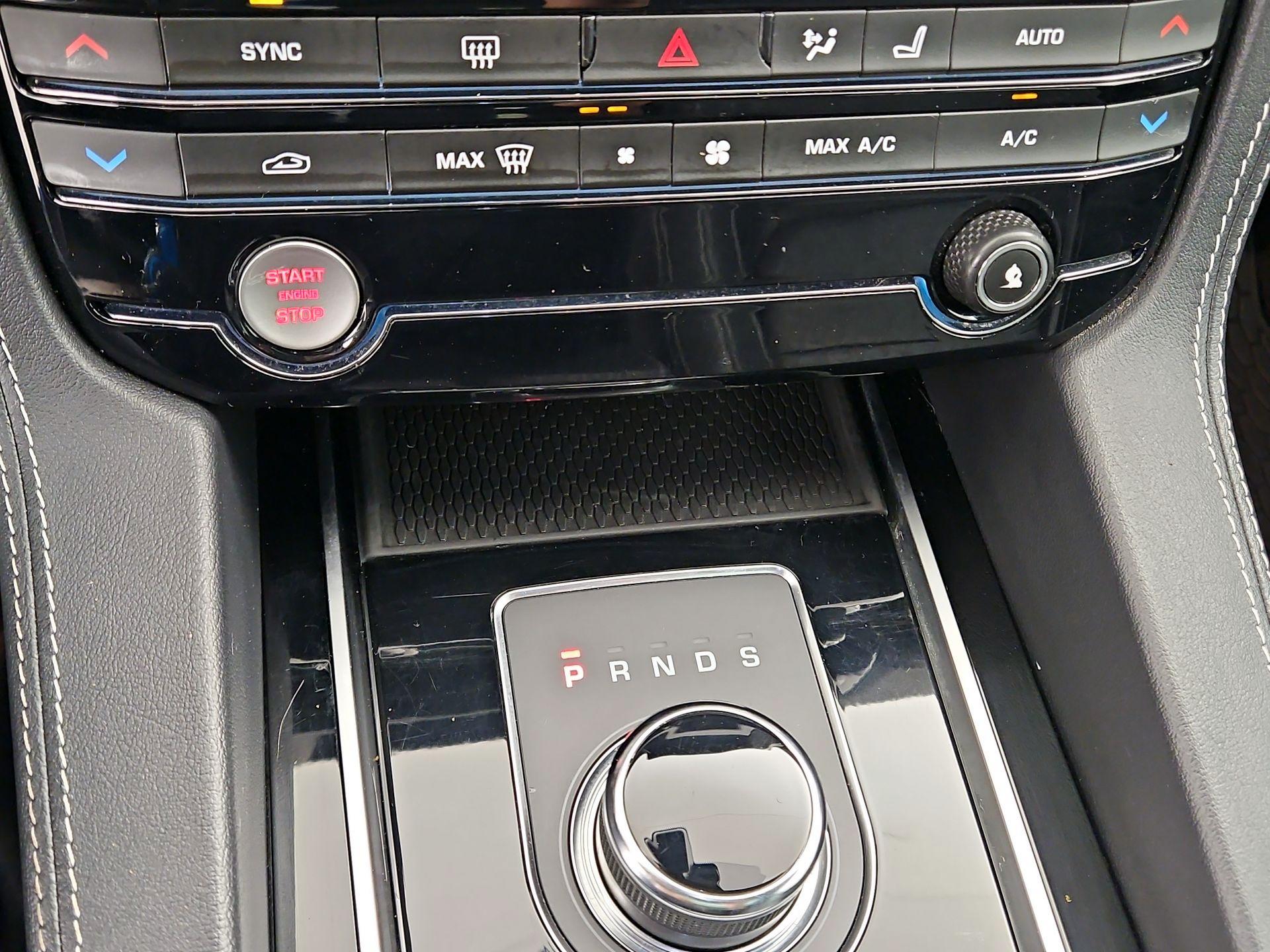 Thumbnail: 2019 Jaguar F-Pace - 17