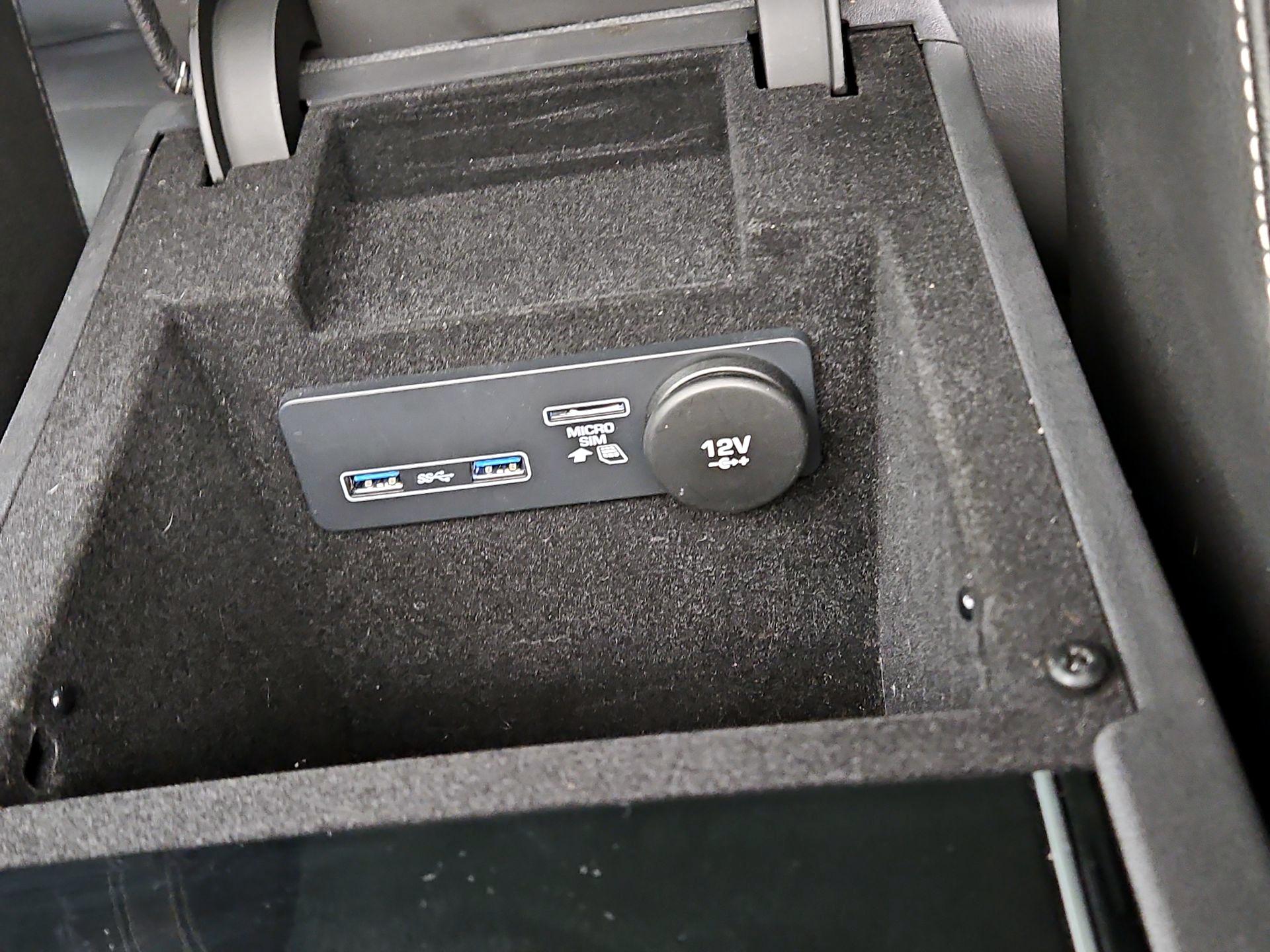 Thumbnail: 2019 Jaguar F-Pace - 19