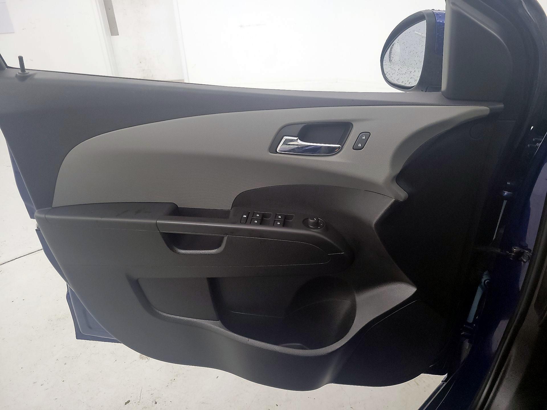 Thumbnail: 2014 Chevrolet Sonic - 12