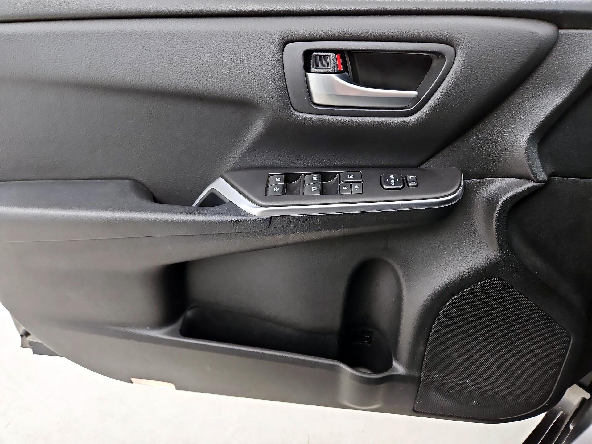 Thumbnail: 2017 Toyota Camry - 12