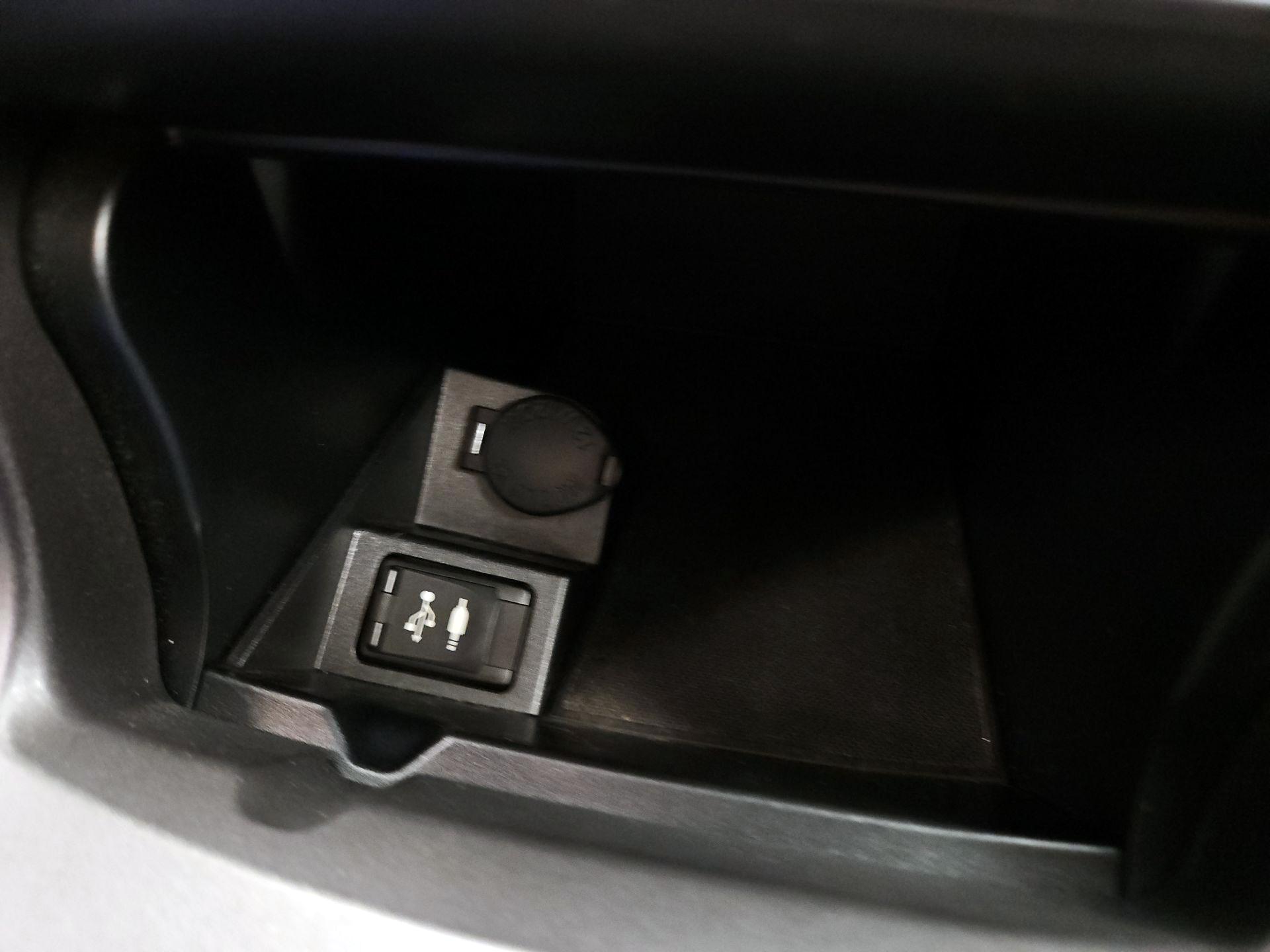 Thumbnail: 2017 Toyota Camry - 18