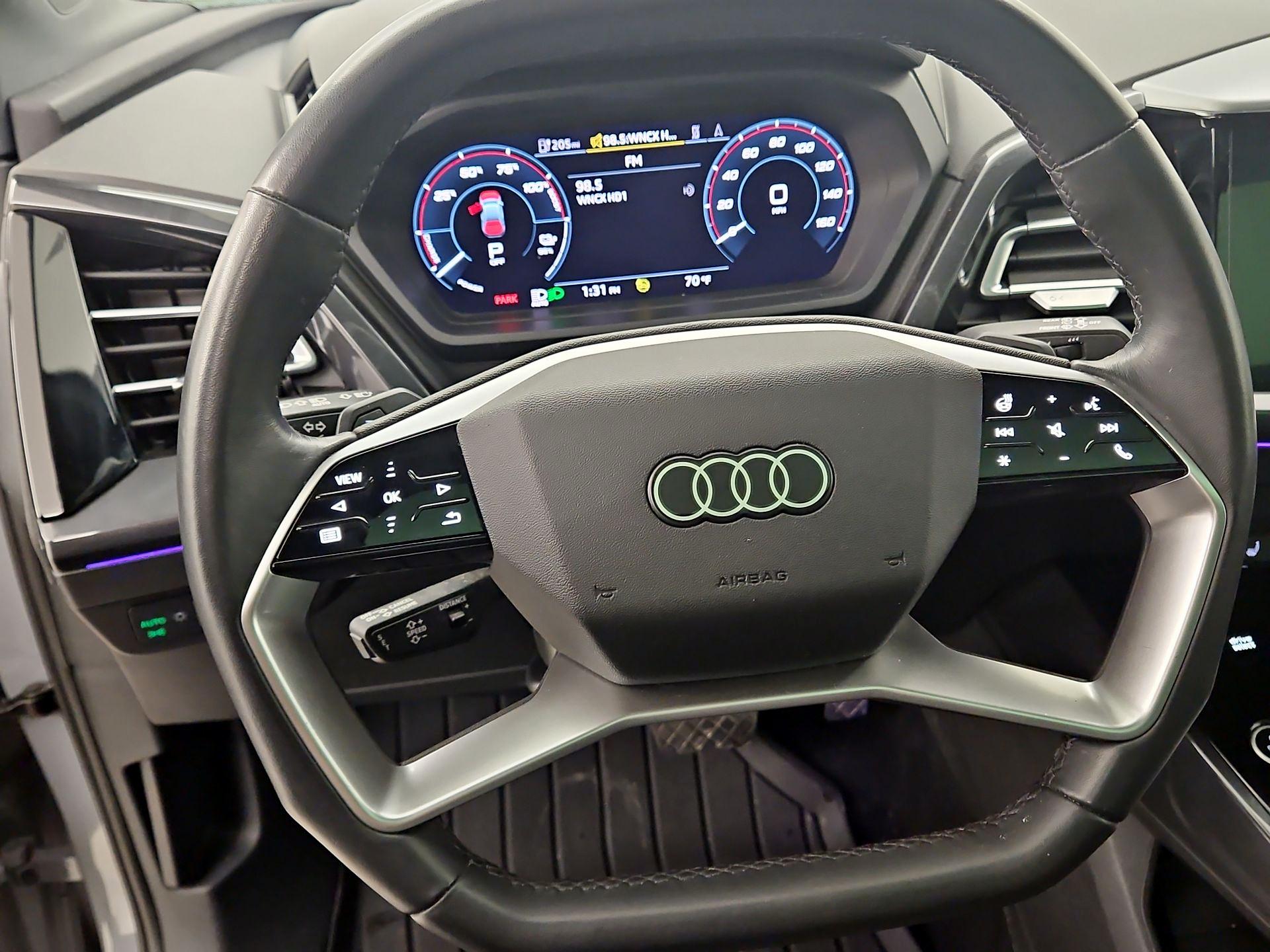 Thumbnail: 2022 Audi Q4 e-tron - 10