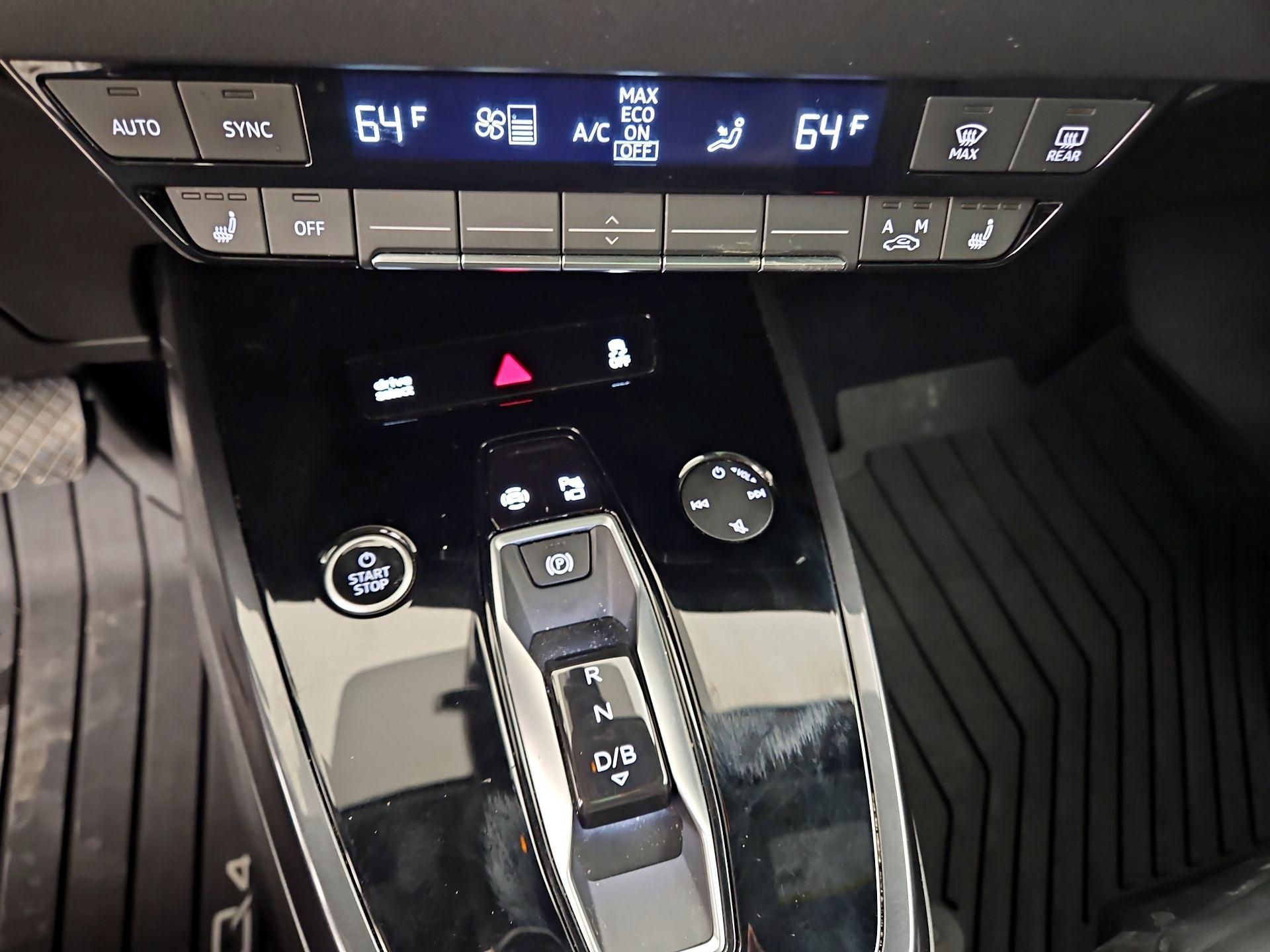 Thumbnail: 2022 Audi Q4 e-tron - 17