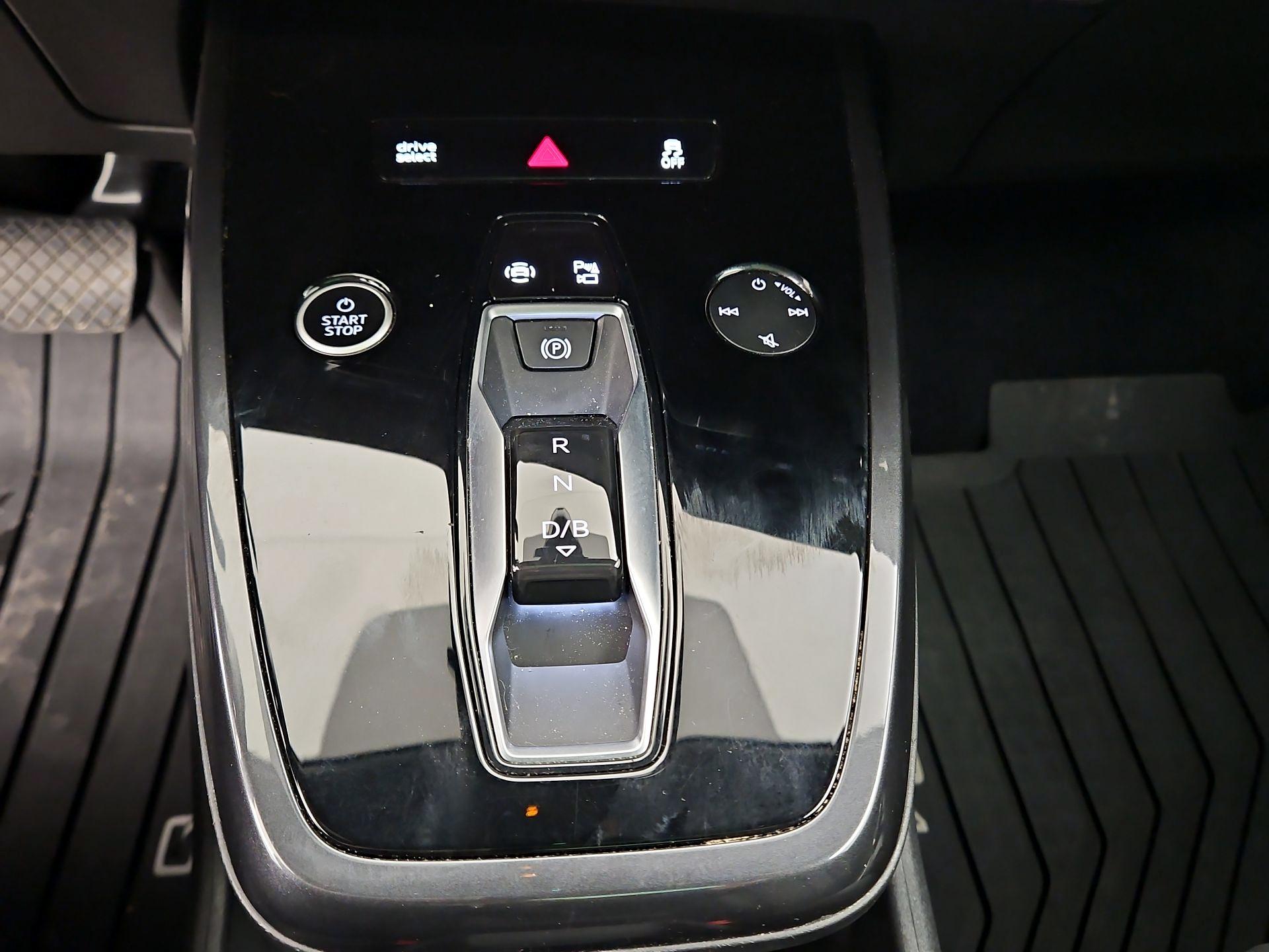 Thumbnail: 2022 Audi Q4 e-tron - 18