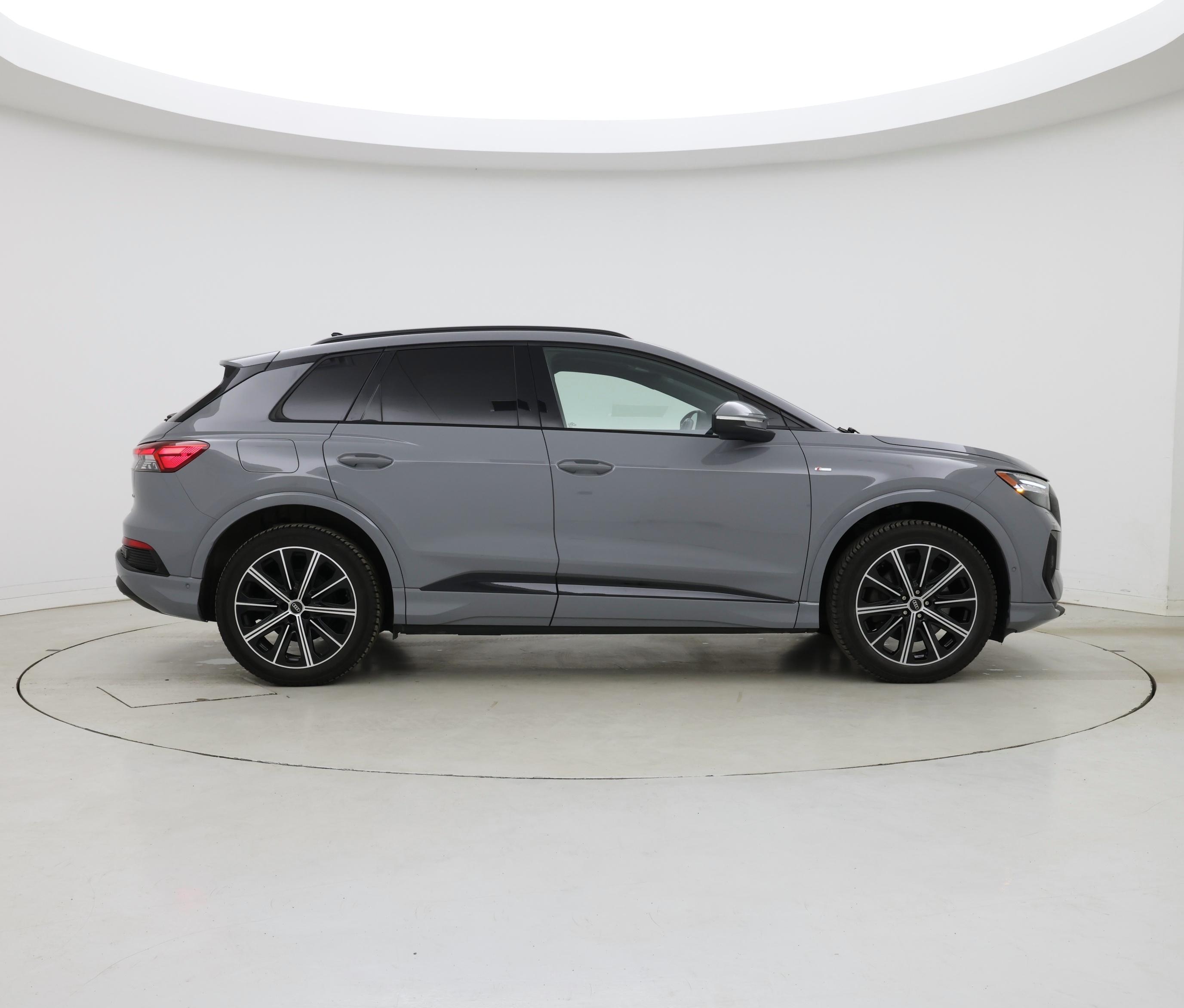 Thumbnail: 2022 Audi Q4 e-tron - 7