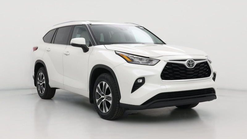 2020 Toyota Highlander XLE Hero Image