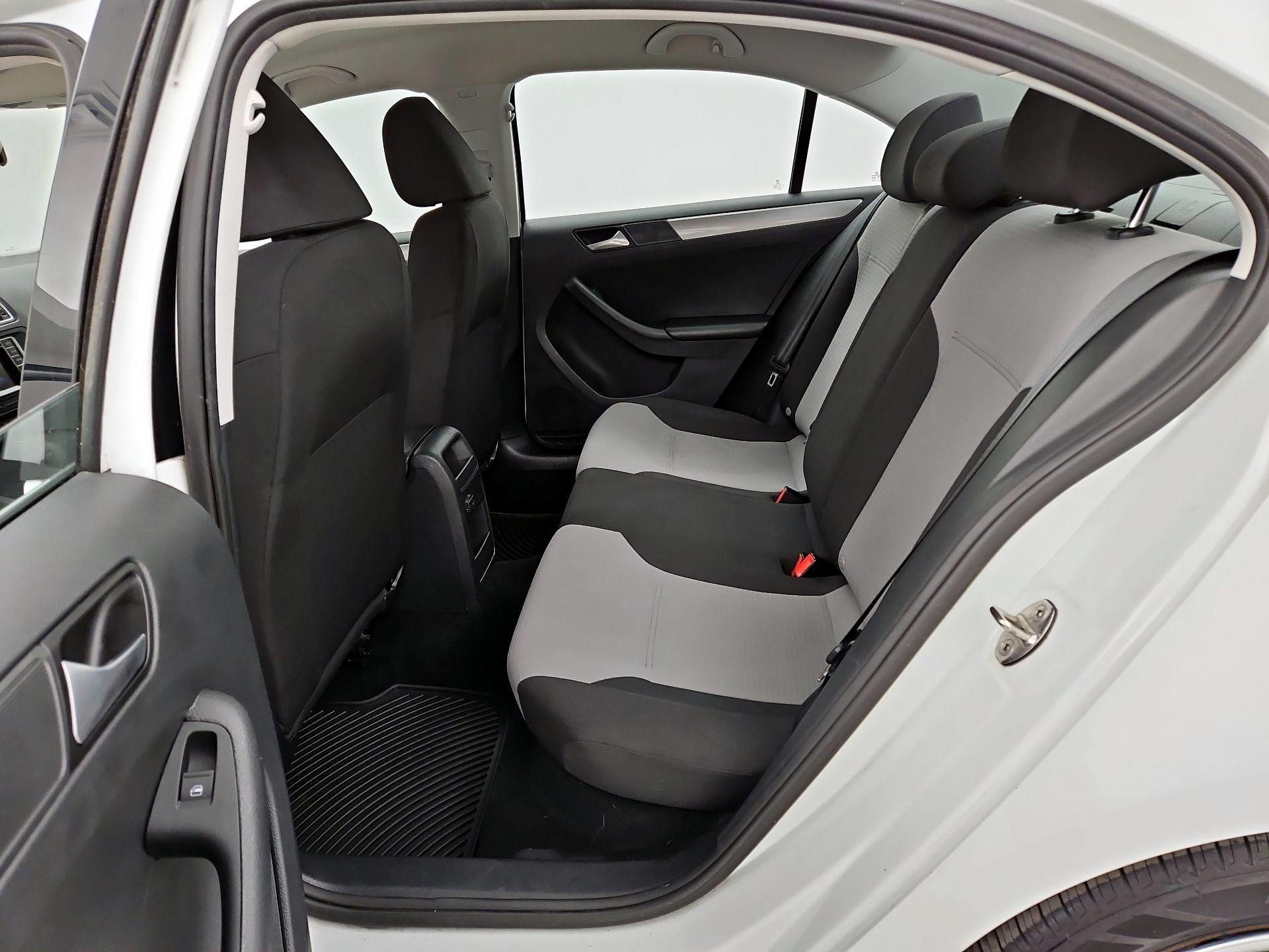 Thumbnail: 2017 Volkswagen Jetta - 19