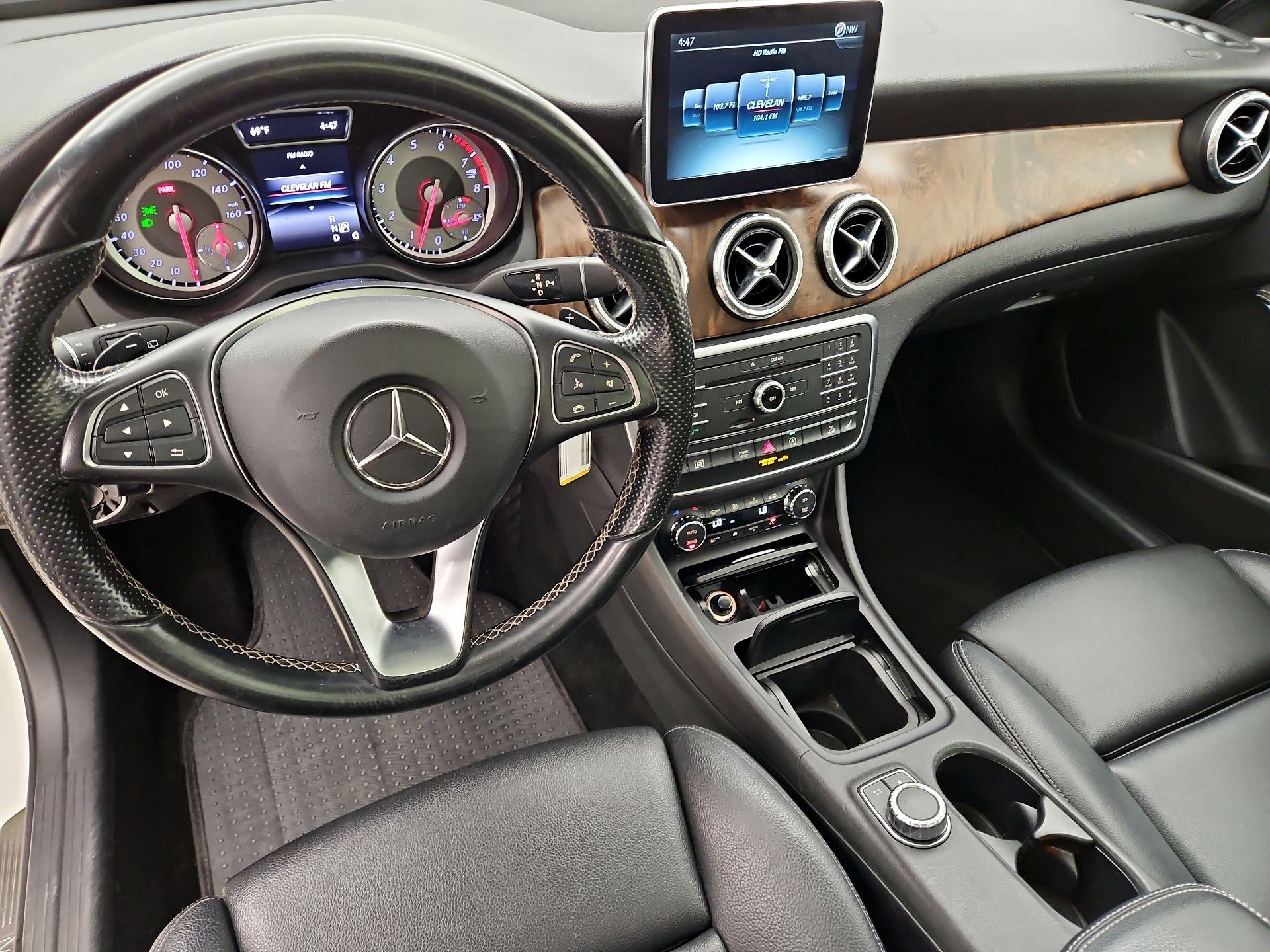 Thumbnail: 2016 Mercedes-Benz GLA - 9