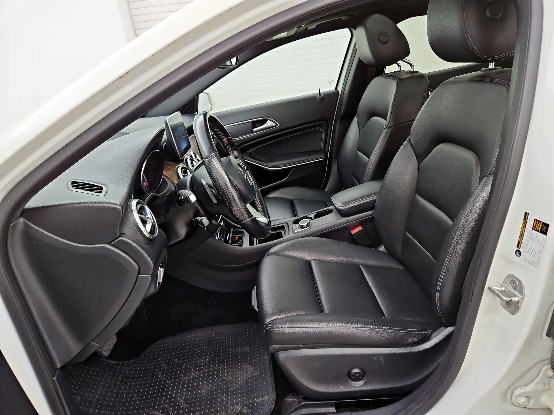 Thumbnail: 2016 Mercedes-Benz GLA - 11