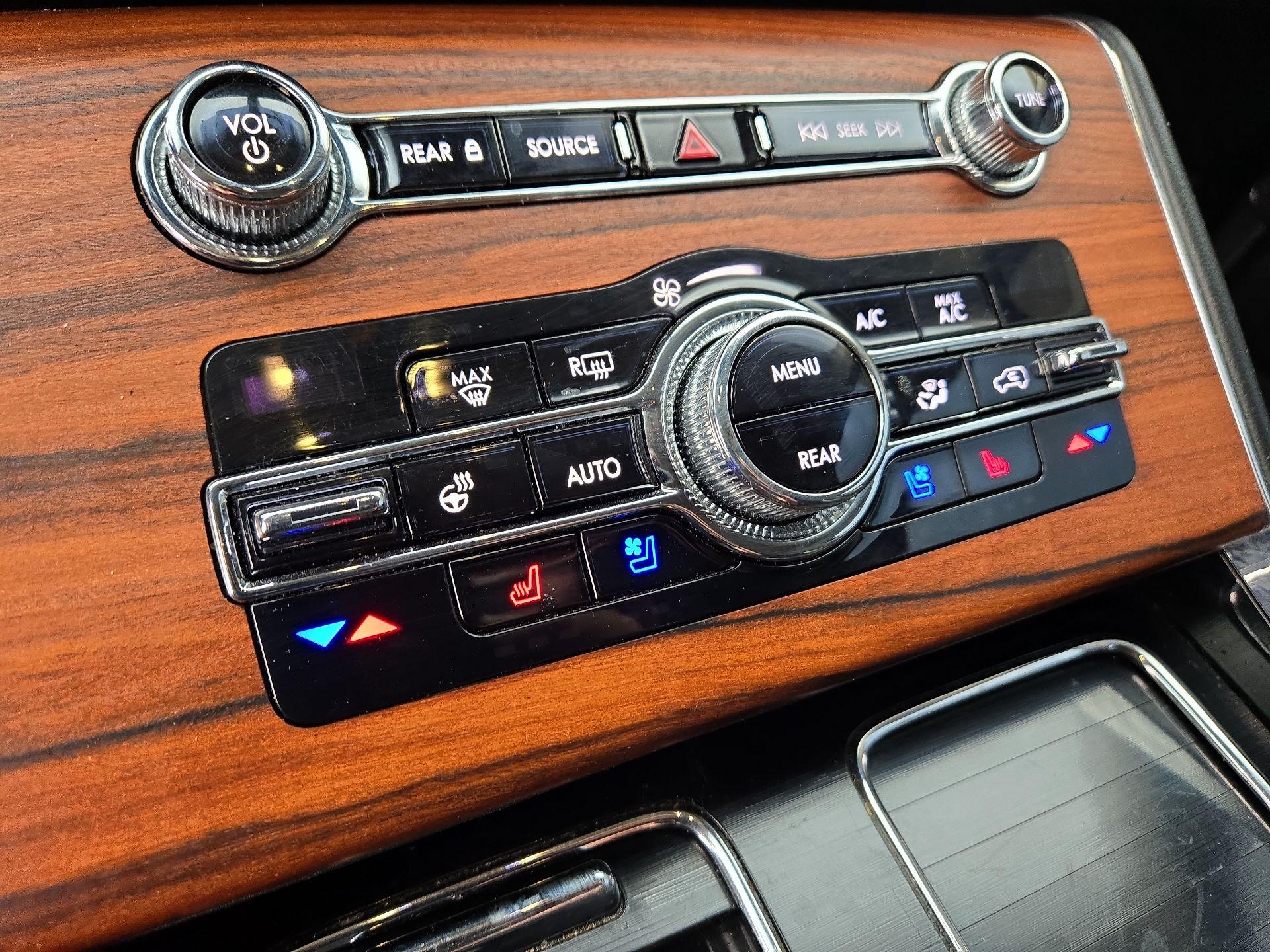 Thumbnail: 2020 Lincoln Aviator - 15