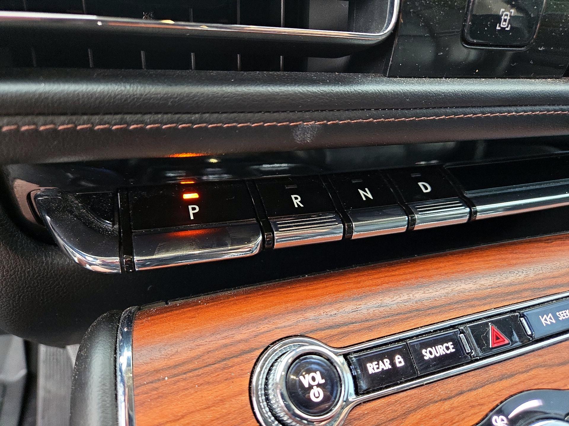 Thumbnail: 2020 Lincoln Aviator - 16