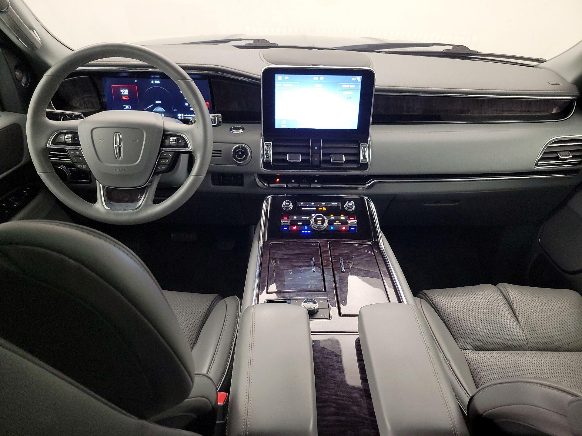 Thumbnail: 2019 Lincoln Navigator L - 9