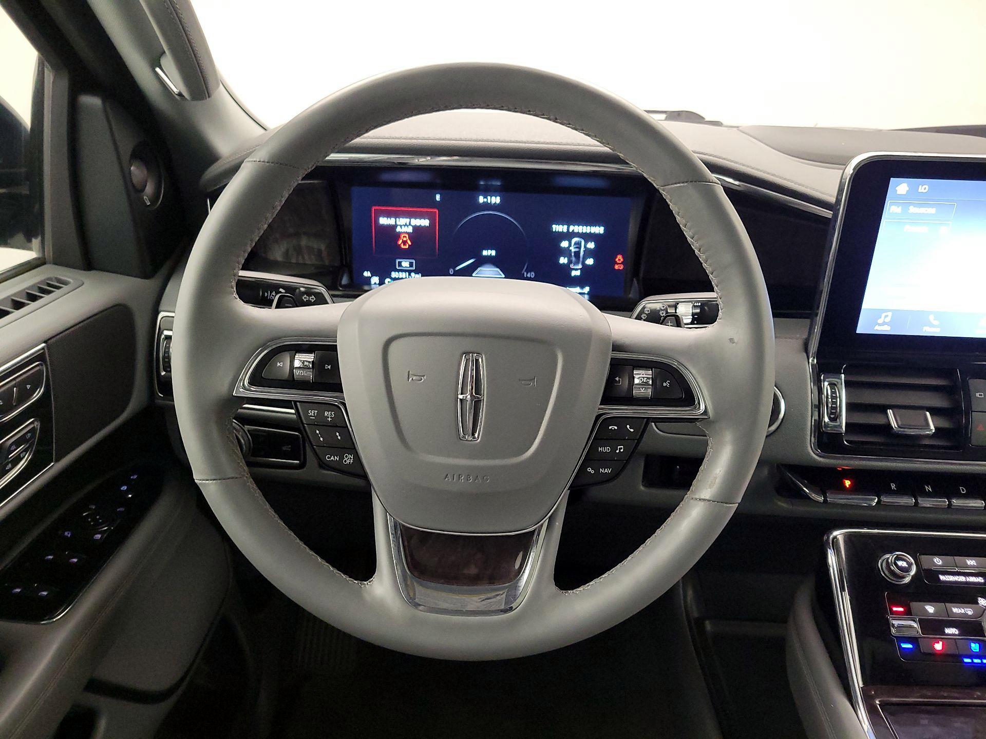 Thumbnail: 2019 Lincoln Navigator L - 10