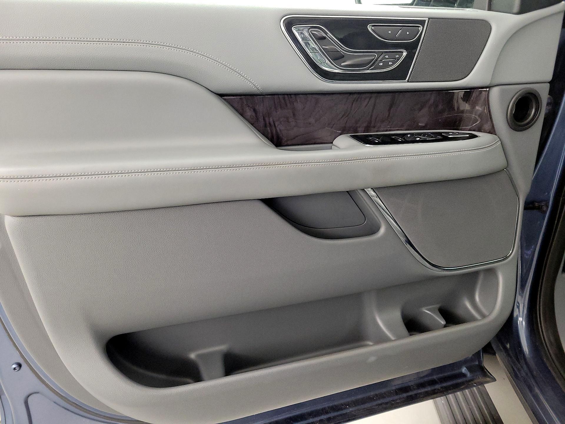 Thumbnail: 2019 Lincoln Navigator L - 12