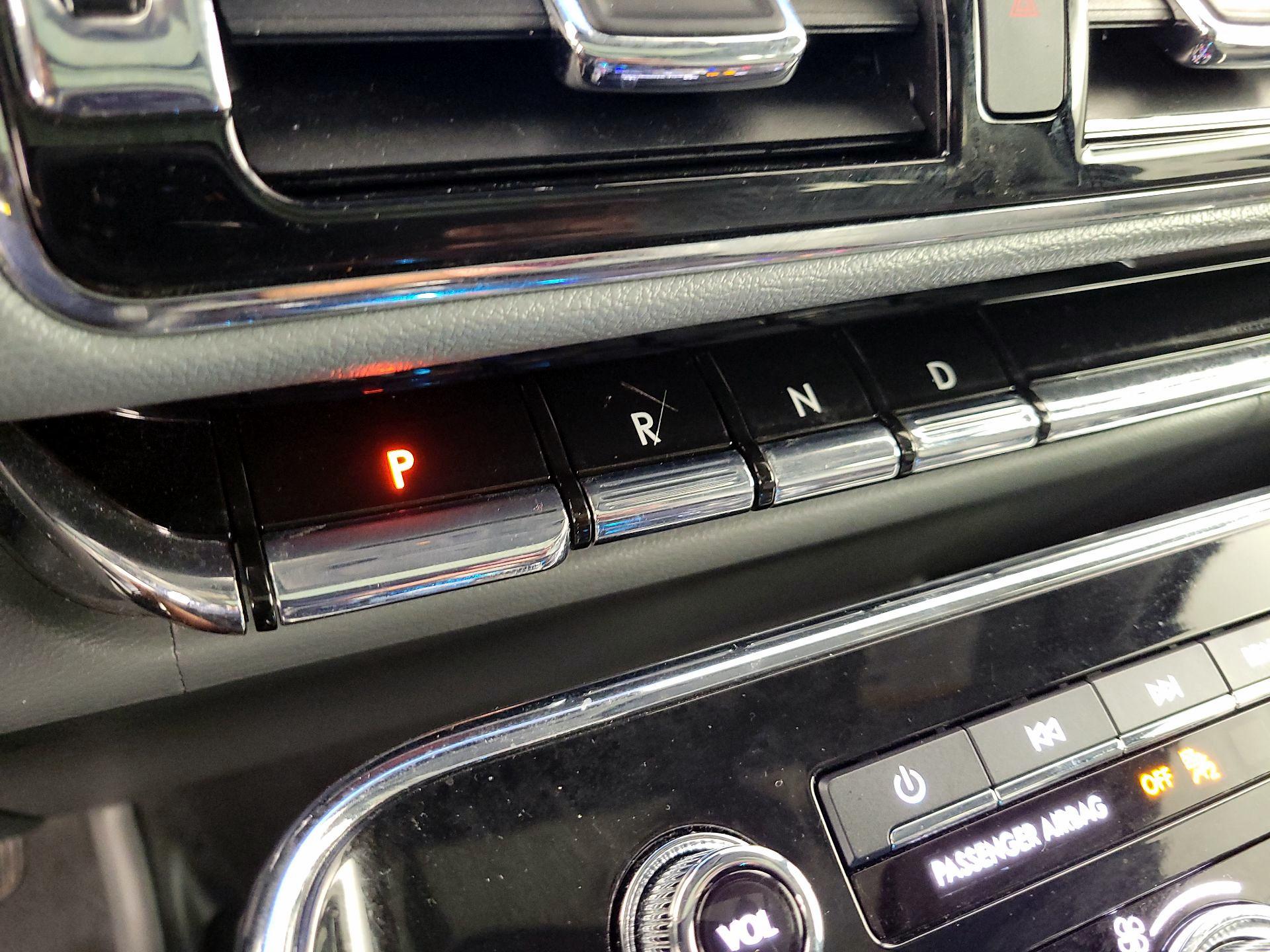 Thumbnail: 2019 Lincoln Navigator L - 18