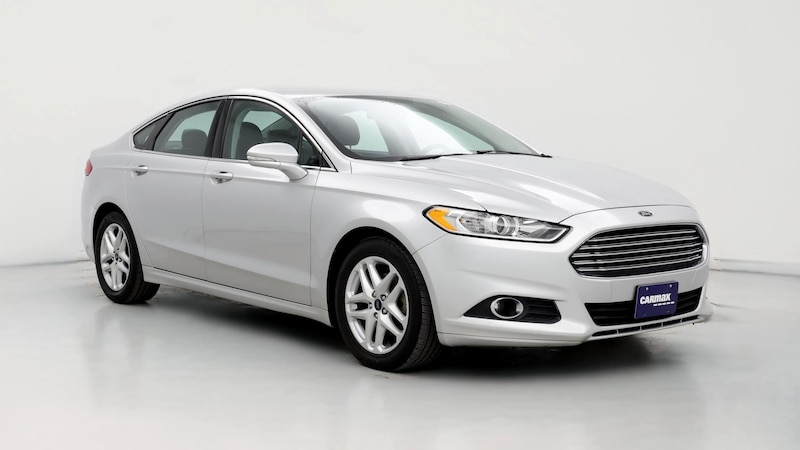 2016 Ford Fusion SE Hero Image