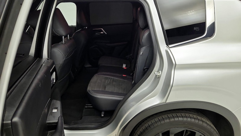 2023 Mitsubishi Outlander Black Edition 18