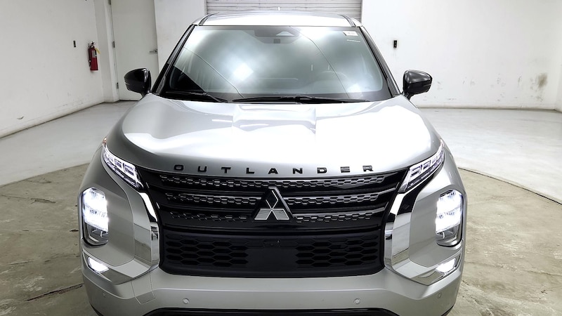 2023 Mitsubishi Outlander Black Edition 2