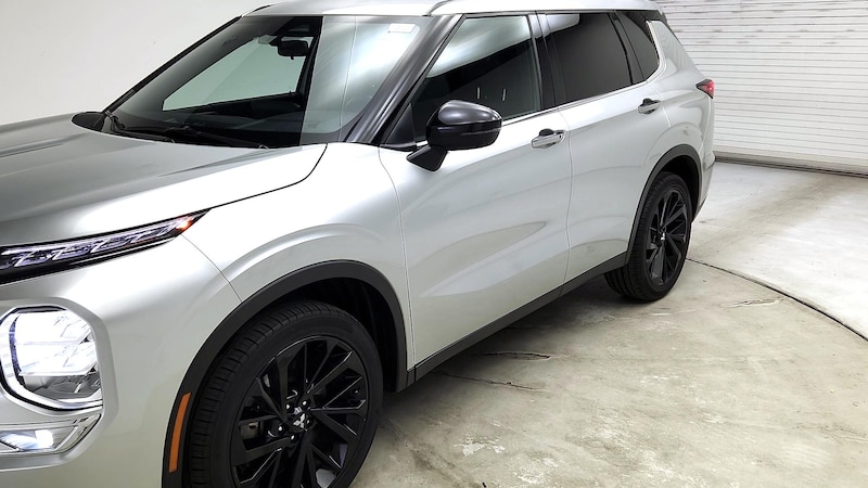 2023 Mitsubishi Outlander Black Edition 3