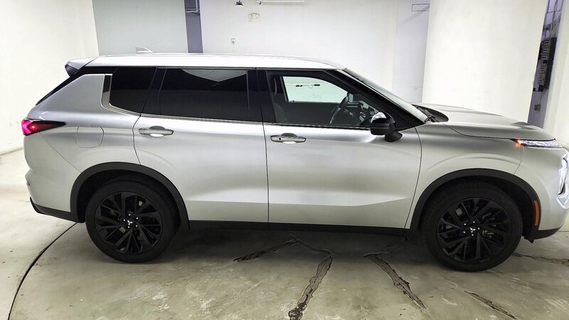 2023 Mitsubishi Outlander Black Edition 4