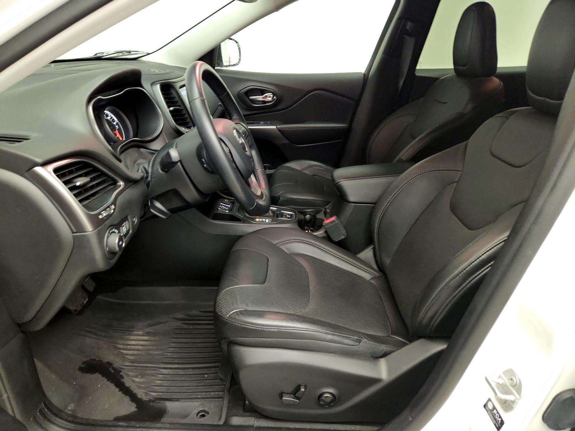 Thumbnail: 2021 Jeep Cherokee - 11