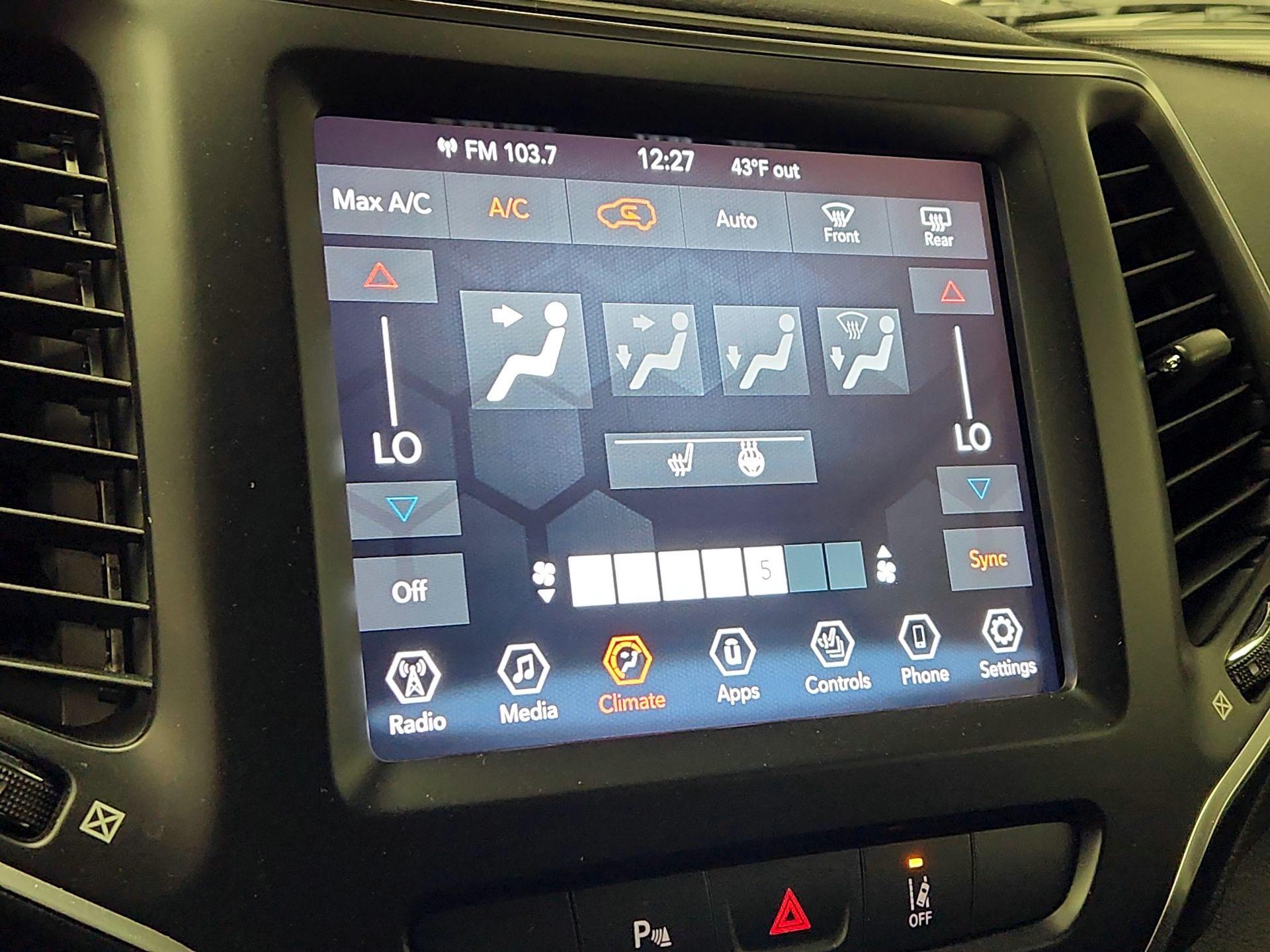 Thumbnail: 2021 Jeep Cherokee - 16
