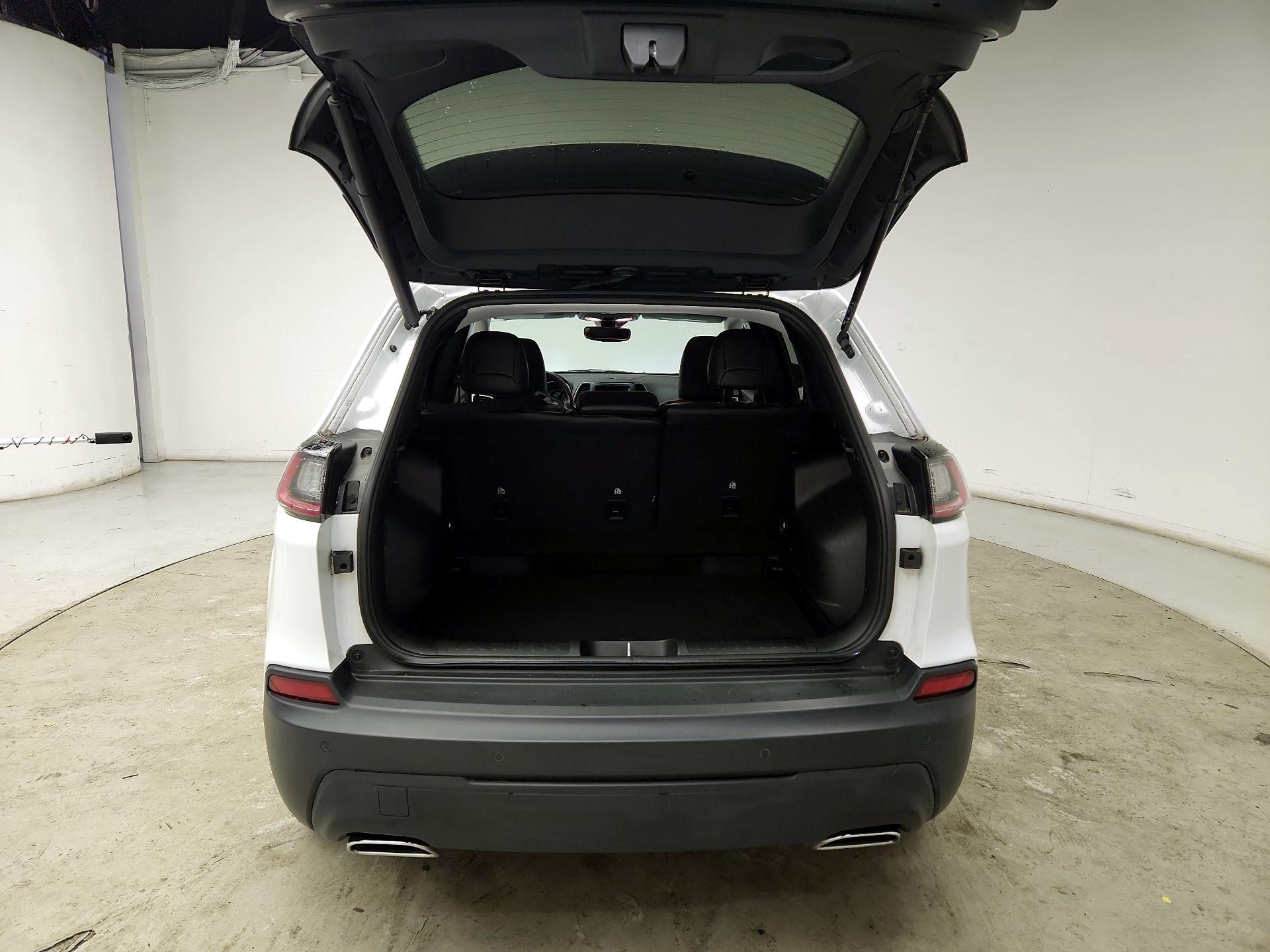 Thumbnail: 2021 Jeep Cherokee - 20