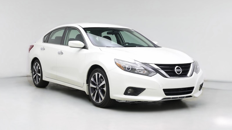 2017 Nissan Altima SR Hero Image