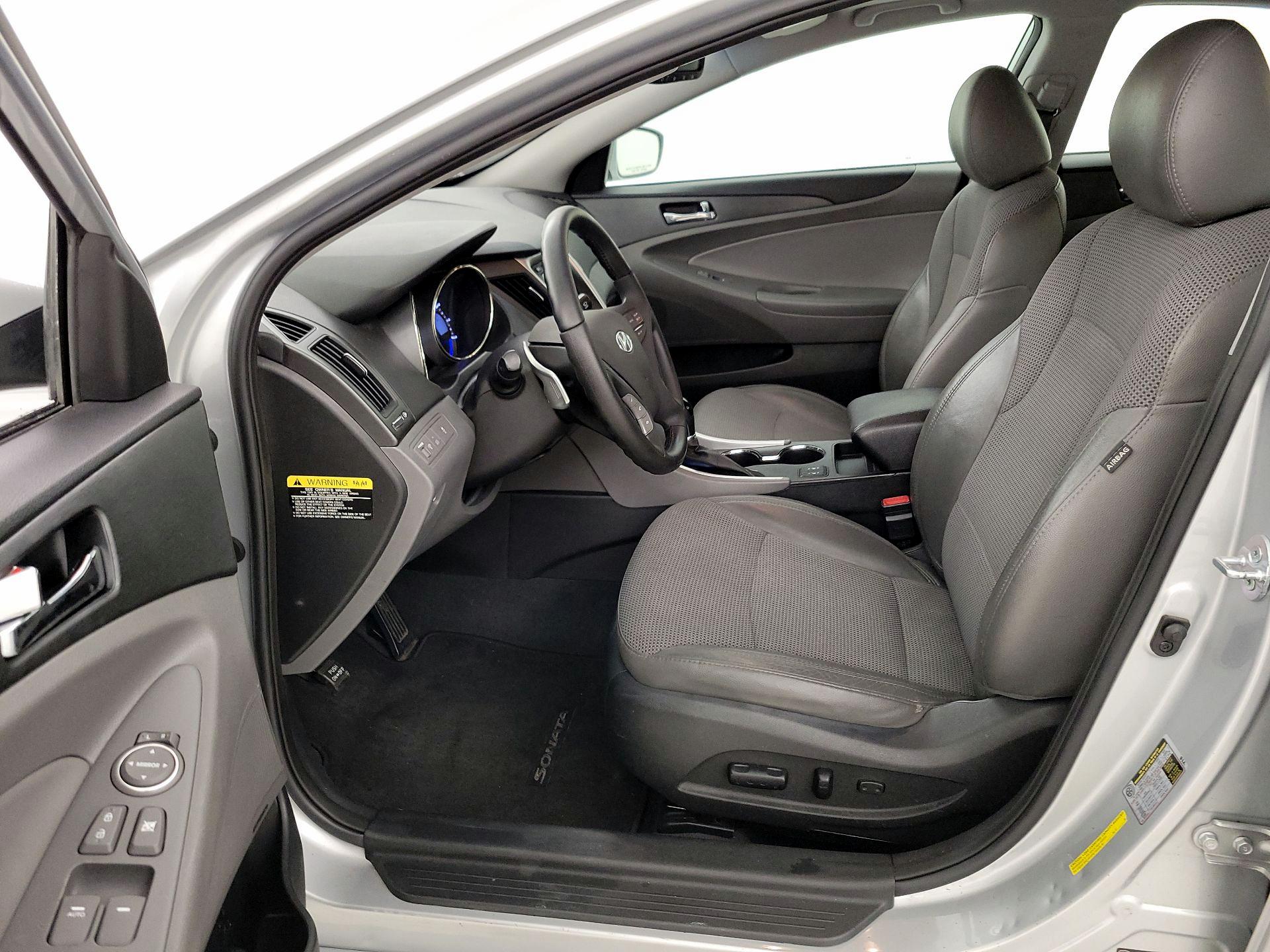 Thumbnail: 2013 Hyundai Sonata - 11
