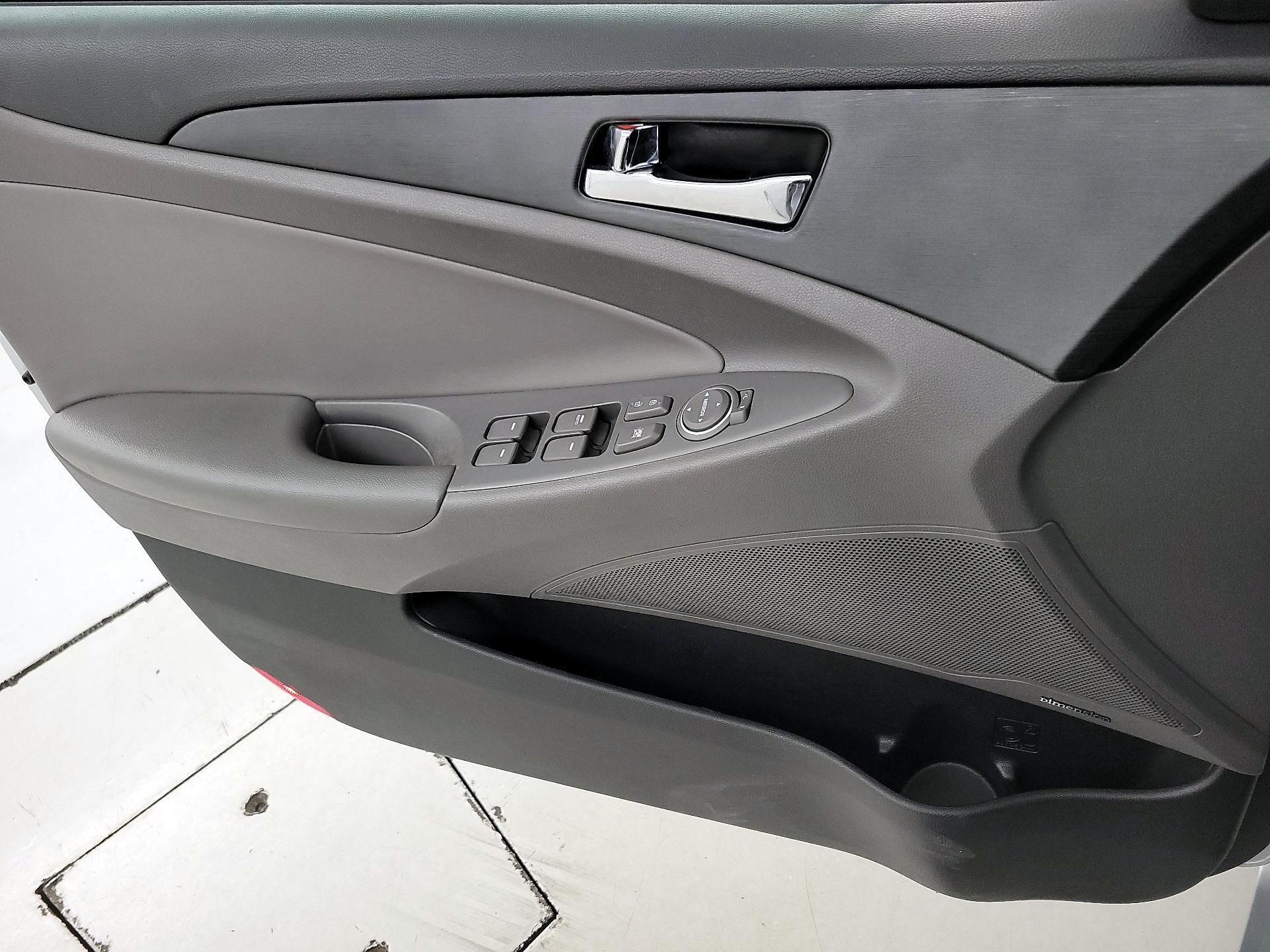 Thumbnail: 2013 Hyundai Sonata - 12