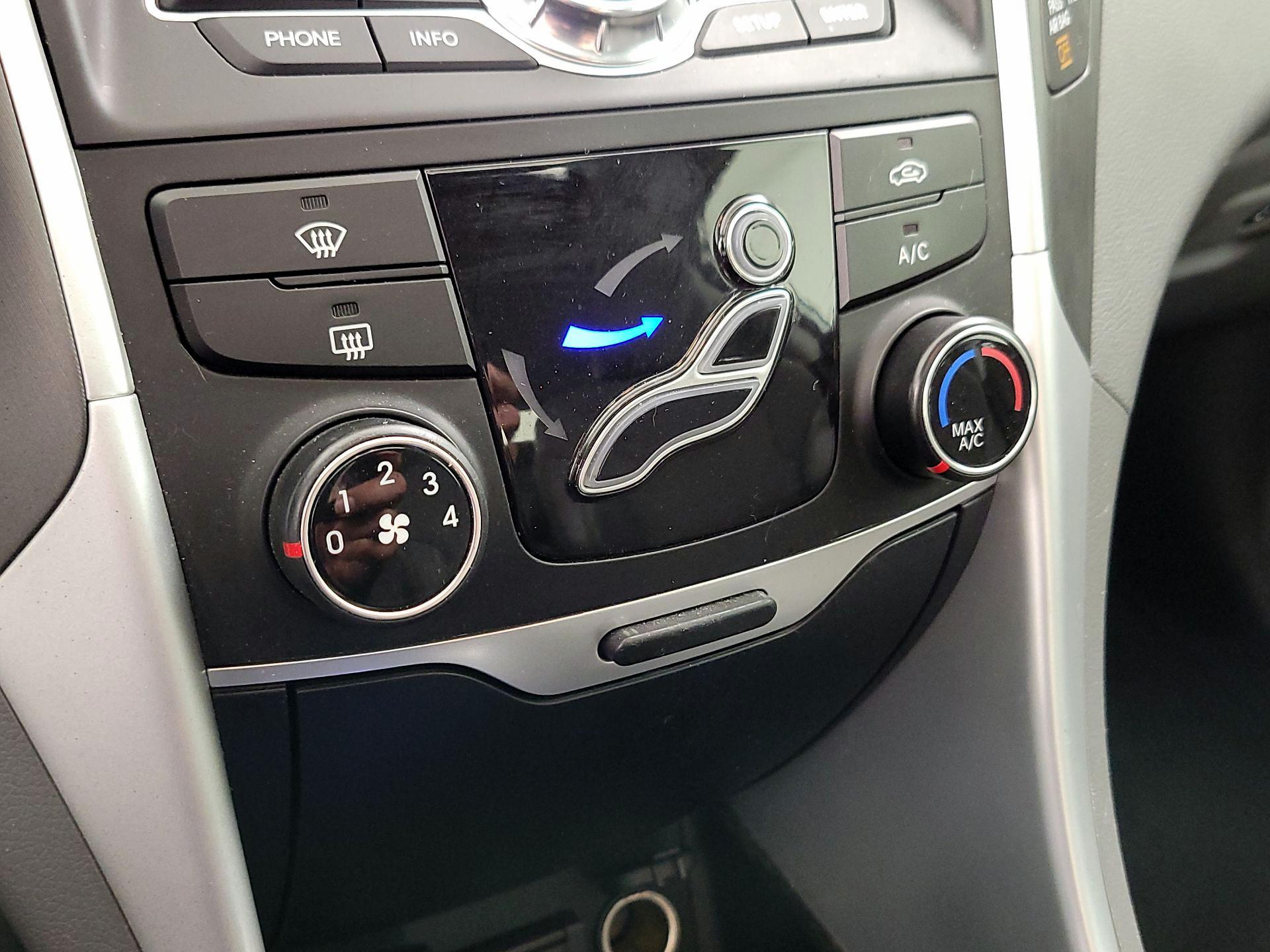 Thumbnail: 2013 Hyundai Sonata - 17