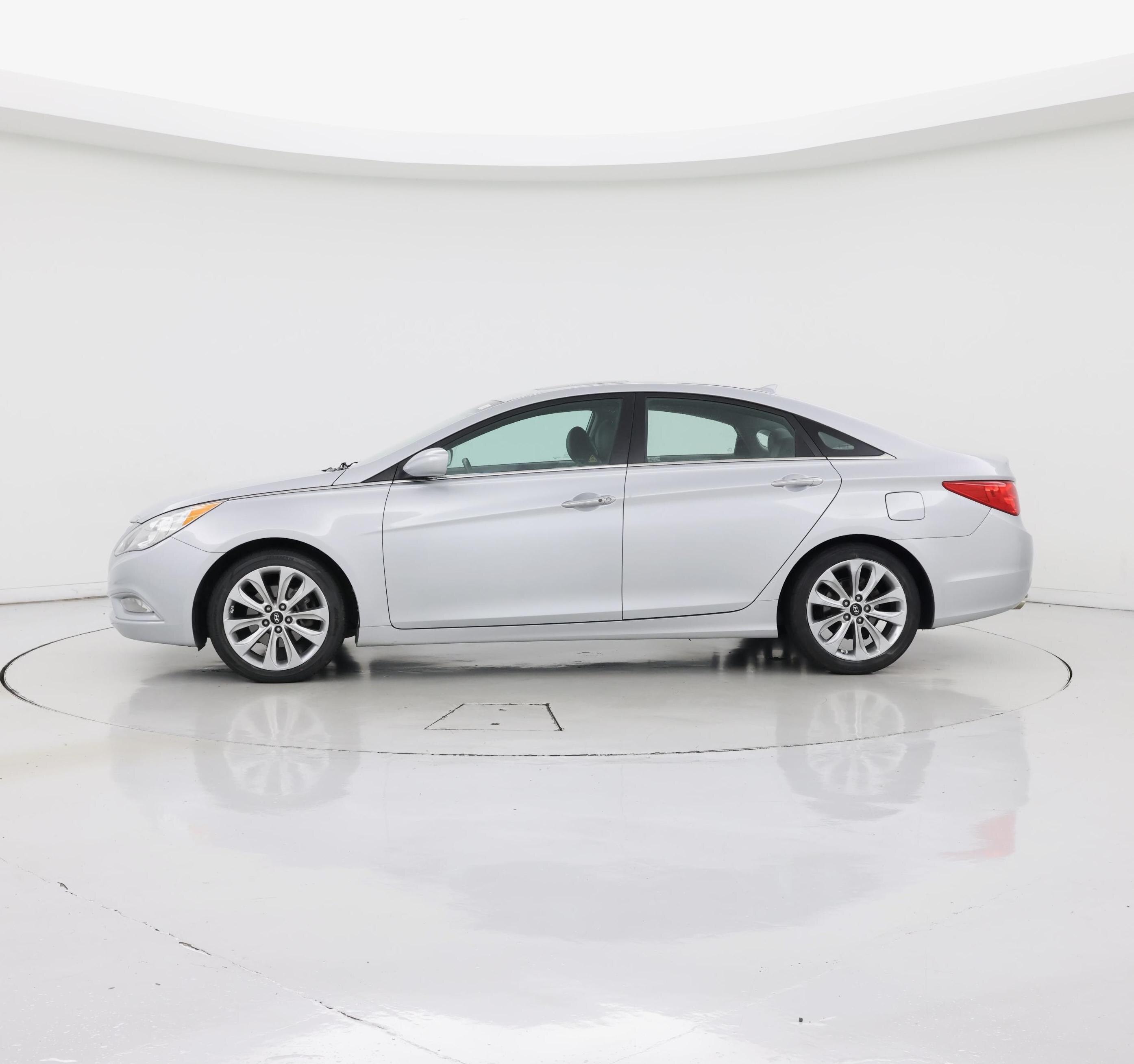 Thumbnail: 2013 Hyundai Sonata - 3