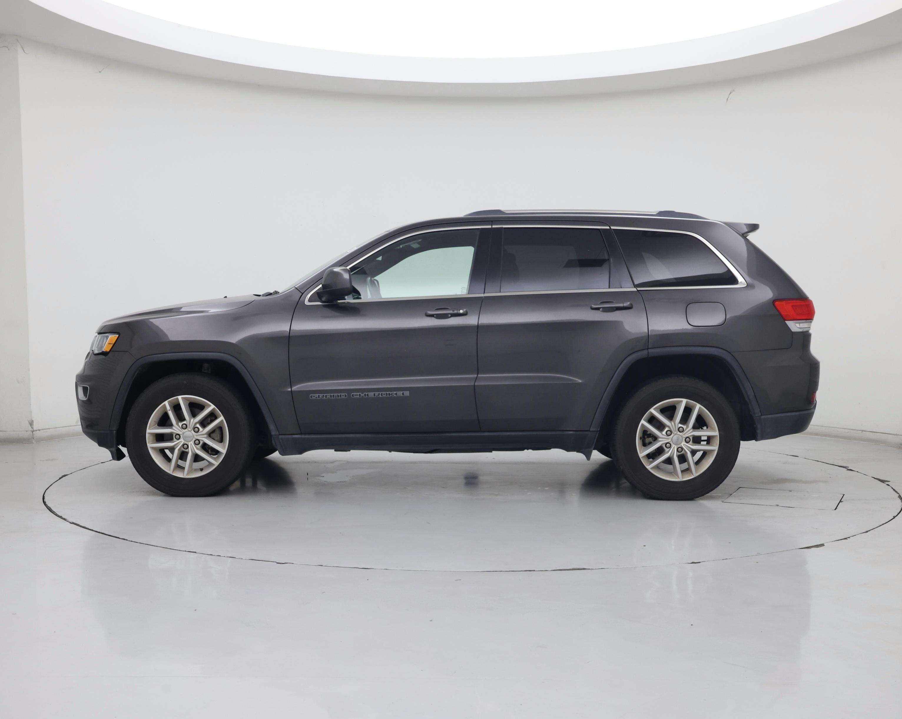 Thumbnail: 2017 Jeep Grand Cherokee - 3
